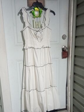 Brand New Francesca's White Woman's Size Medium Dress